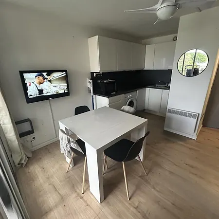 4 Personnes Secteur Falaise Avec Parking Apartamento